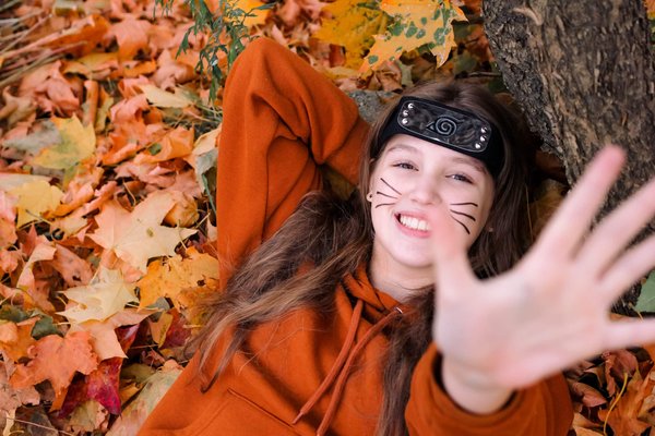 Comment l'évolution des personnages dans Naruto reflète-t-elle des thèmes universels ?