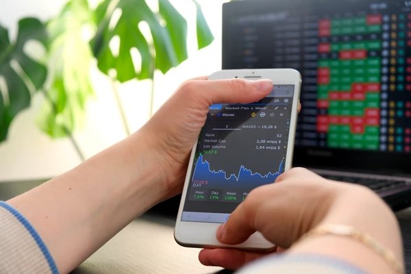 Comment le trading technique s'adapte-t-il aux marchés volatils?